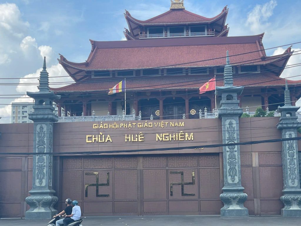 Quạt trần cánh lớn lắp cho chùa Huê Nghiêm 9 Chùa Huê Nghiêm, Quận 2