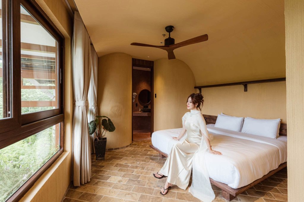 Nét Đẹp Mộc Mạc & Đẳng Cấp: Mr.Vũ Đồng Hành Cùng CamLy The Boutique 12 Quạt Solid tại Cam Ly 9