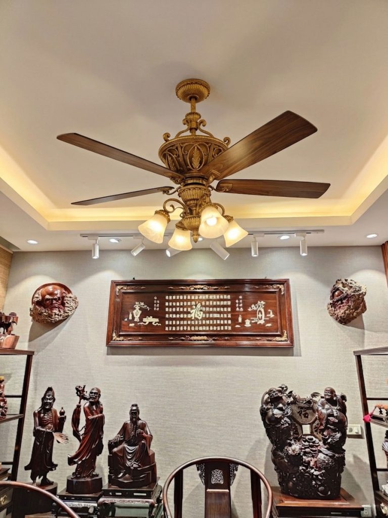 Quạt trần Heritage 9 Quạt trần mạ vàng Heritage lắp đặt cho phòng khách nội thất cổ điển