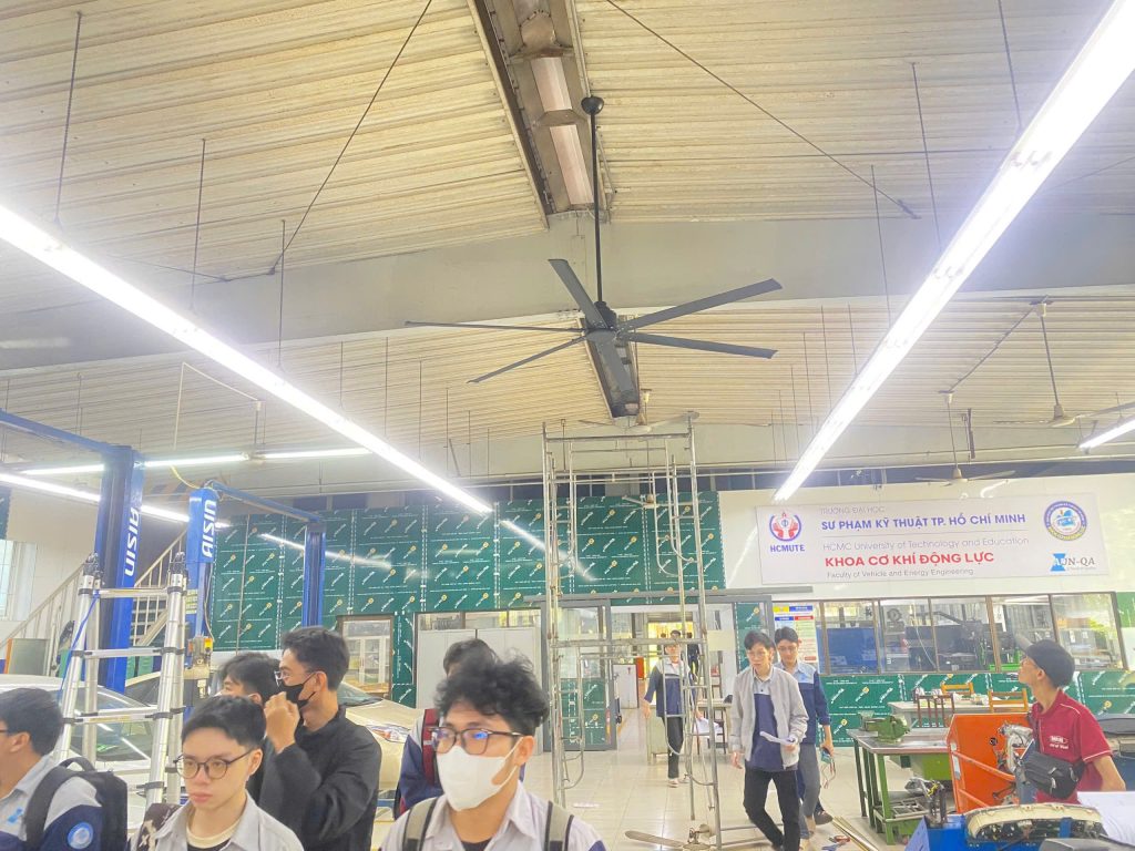 Quạt Trần Lớp Học: Top Mẫu Quạt An Toàn, Mát Rộng & Tiết Kiệm Điện 10 Mẫu quạt cánh lớn công nghiệp 3m lắp cho trường đại học