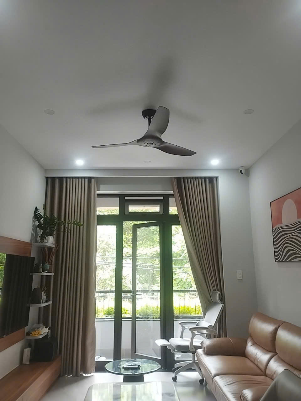 Tư Vấn Mua Quạt Trần Cho Phòng 20m2: Thông Số & Mẫu MR.VŨ Phù Hợp 17 Quạt trần đẹp cho phòng 20m2