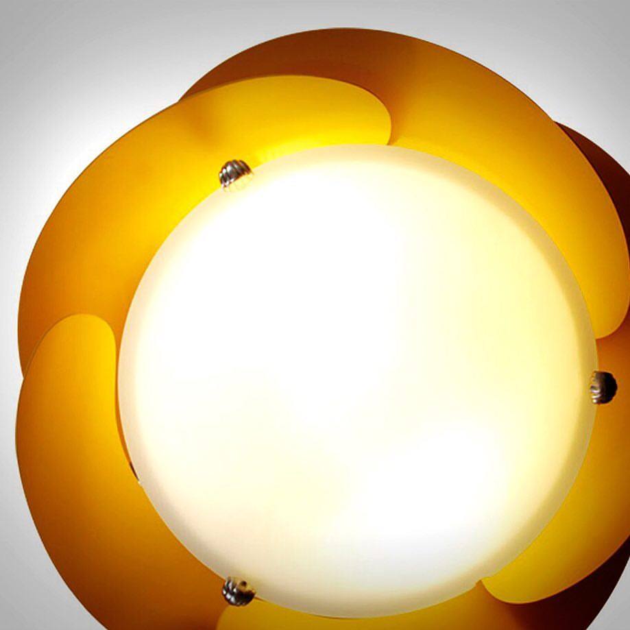 quat canh cup xoe mau vang quat canh cup xoe mau vang