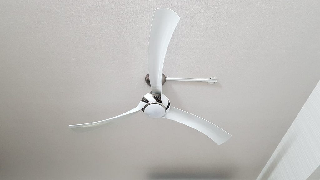 quat tran 3 canh mau trang codenled akova quat tran 3 canh mau trang codenled akova