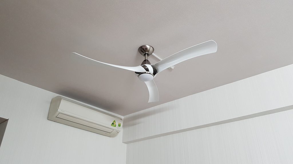 quat tran 3 canh nhua mau trang coden akova quat tran 3 canh nhua mau trang coden akova