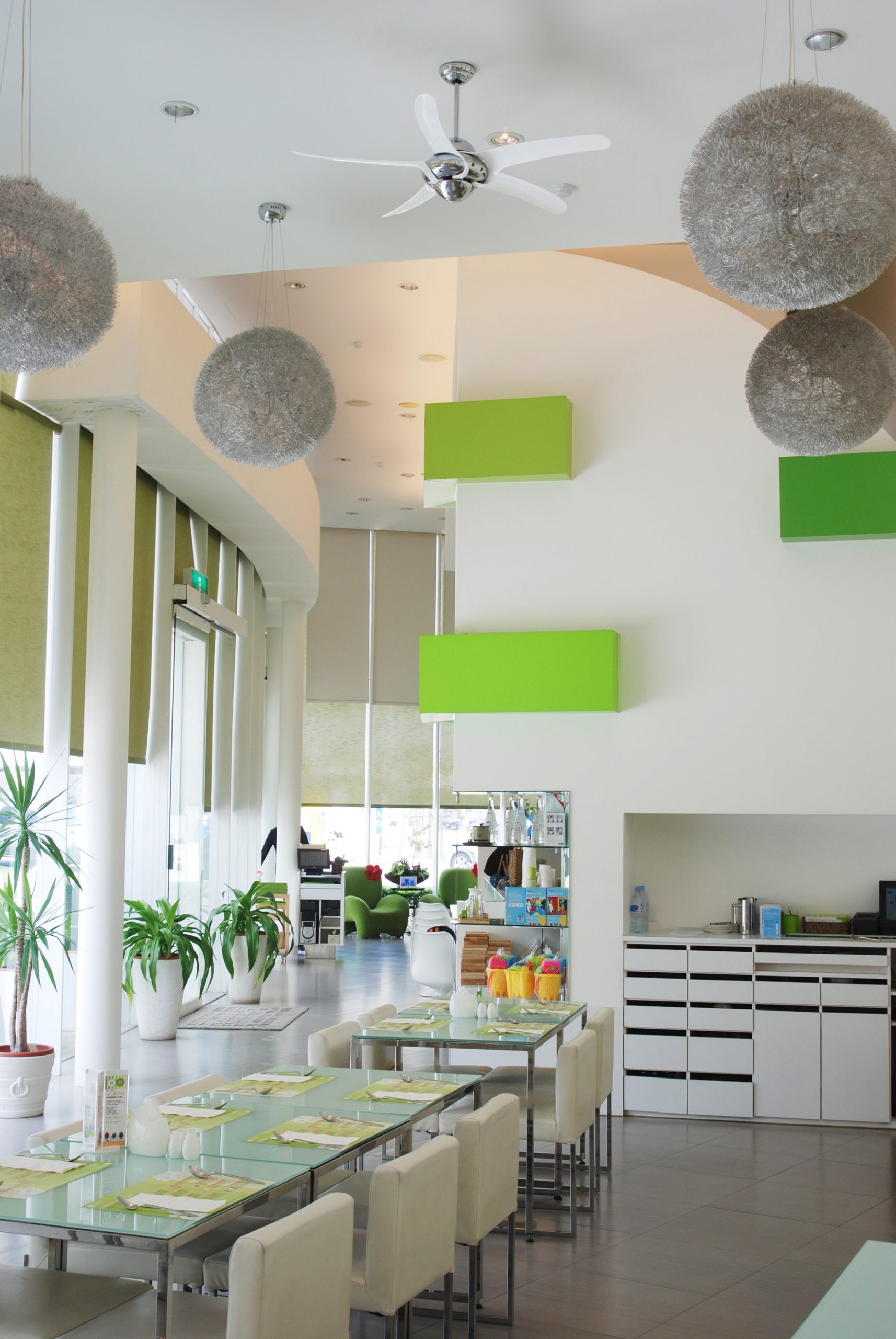 quat tran 5canh sieu mat mau trang scaled quat tran 5canh sieu mat mau trang scaled