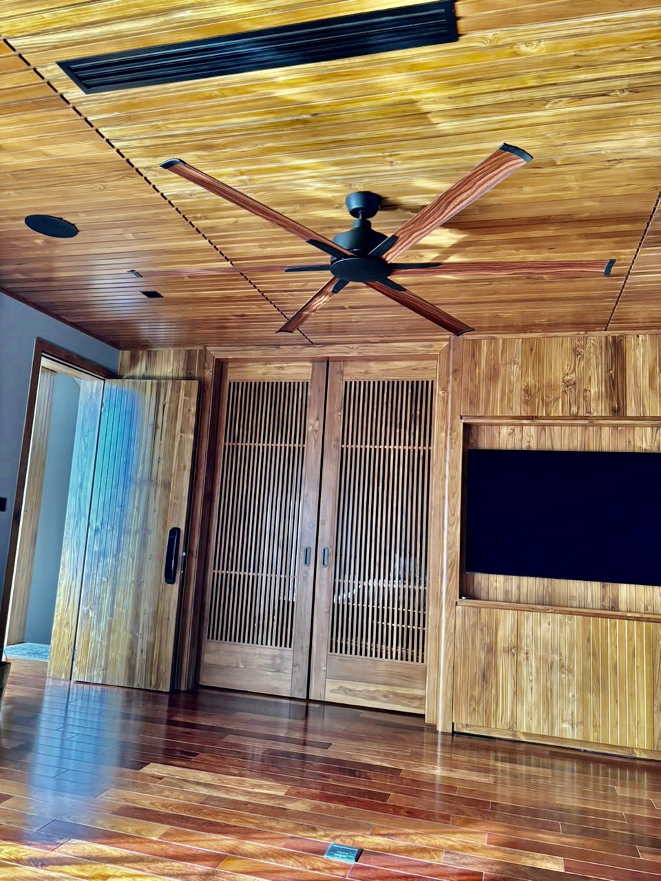 Quạt trần Industrial phiên bản 6 cánh vân gỗ Quạt trần Industrial phiên bản 6 cánh vân gỗ Quạt trần Industrial phiên bản 6 cánh vân gỗ