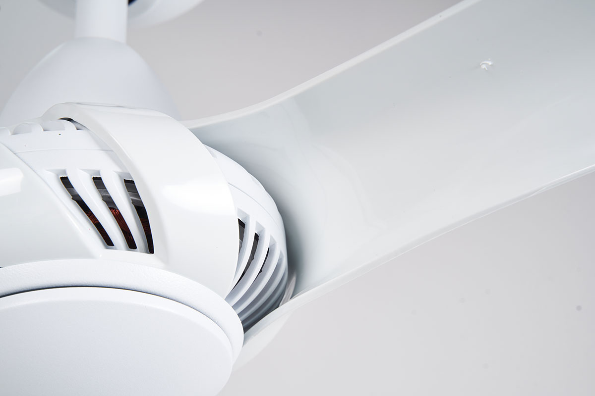 quat tran mau trang akova1 quat tran mau trang akova1