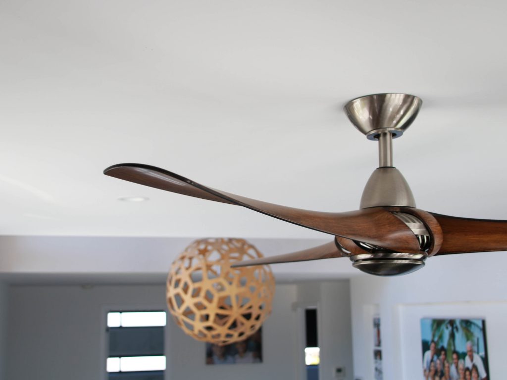 quat tran 3canh akova1