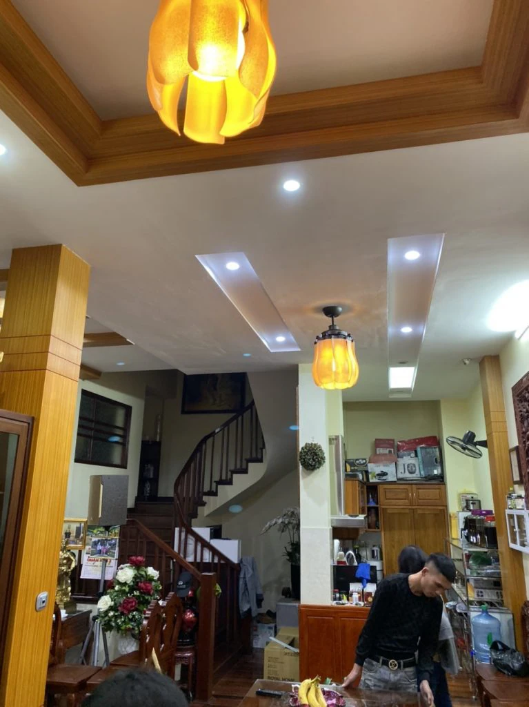 quat tran canh cup xoe fiore 1