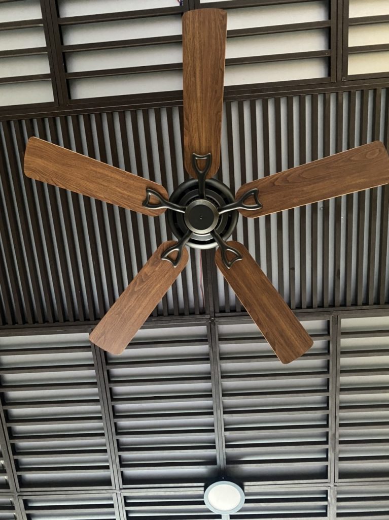 quat tran canh go khong den quat tran canh go khong den