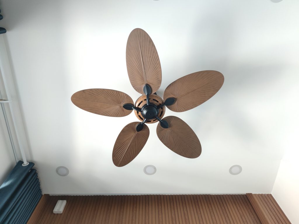 quat tran canh la van go quat tran canh la van go