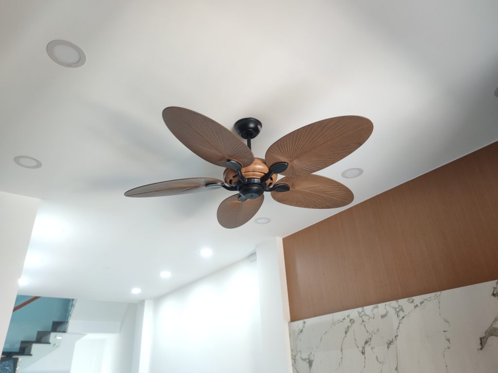 quat tran canh la van go CASA khong den quat tran canh la van go CASA khong den