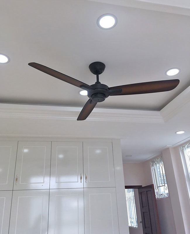 quat tran dep sharp khong den quat tran dep sharp khong den