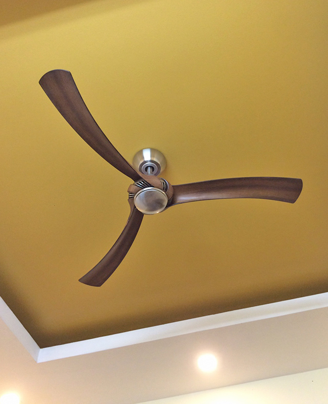 quat tran nho gon akova