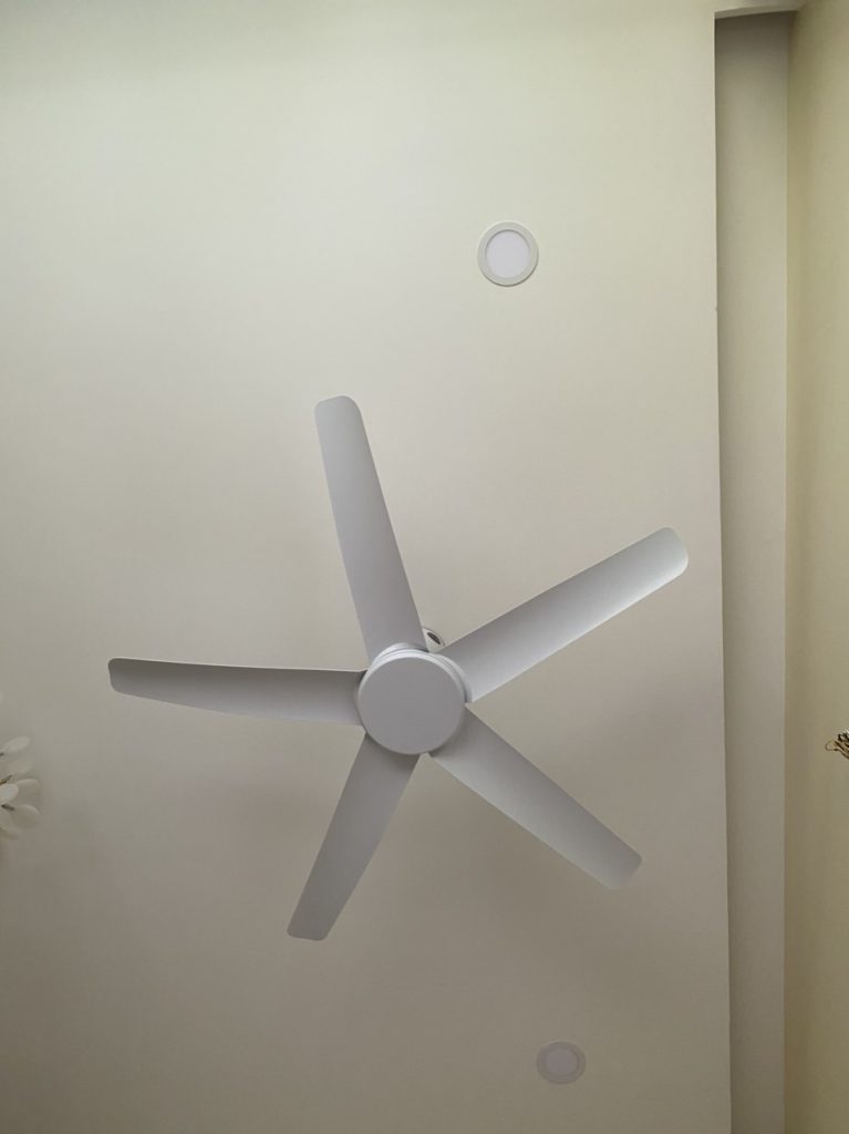 quat tran mau trang 5canh hero quat tran mau trang 5canh hero