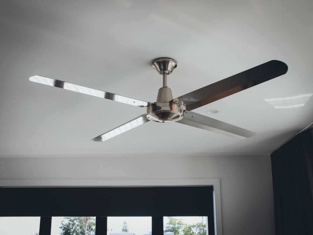 quat tran 4canh typhoon1 quat tran 4canh typhoon1