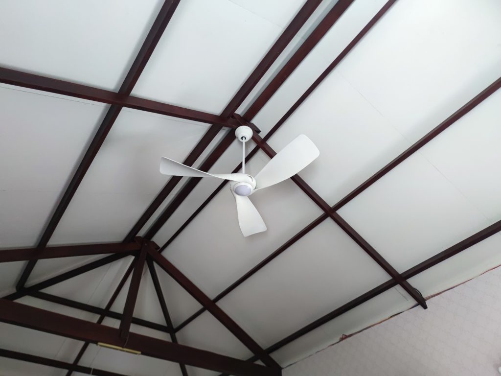 quat-tran-3-canh-melody-mau-trang1 quat-tran-3-canh-melody-mau-trang1