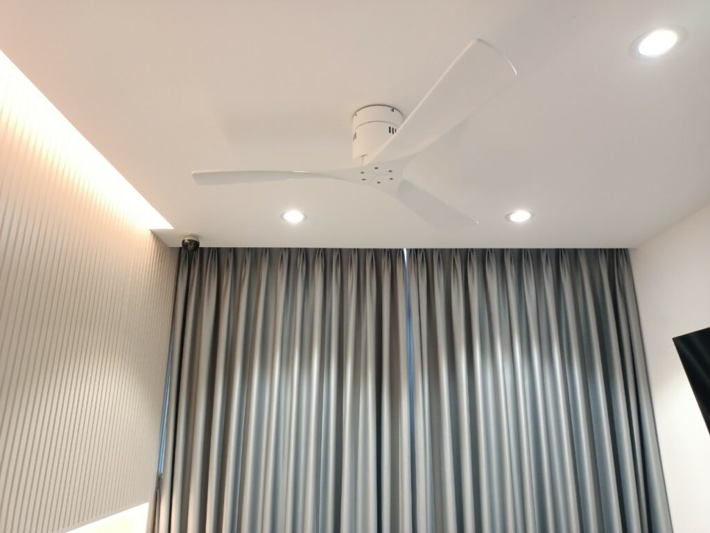 quat op sat tran mau trang quat op sat tran mau trang