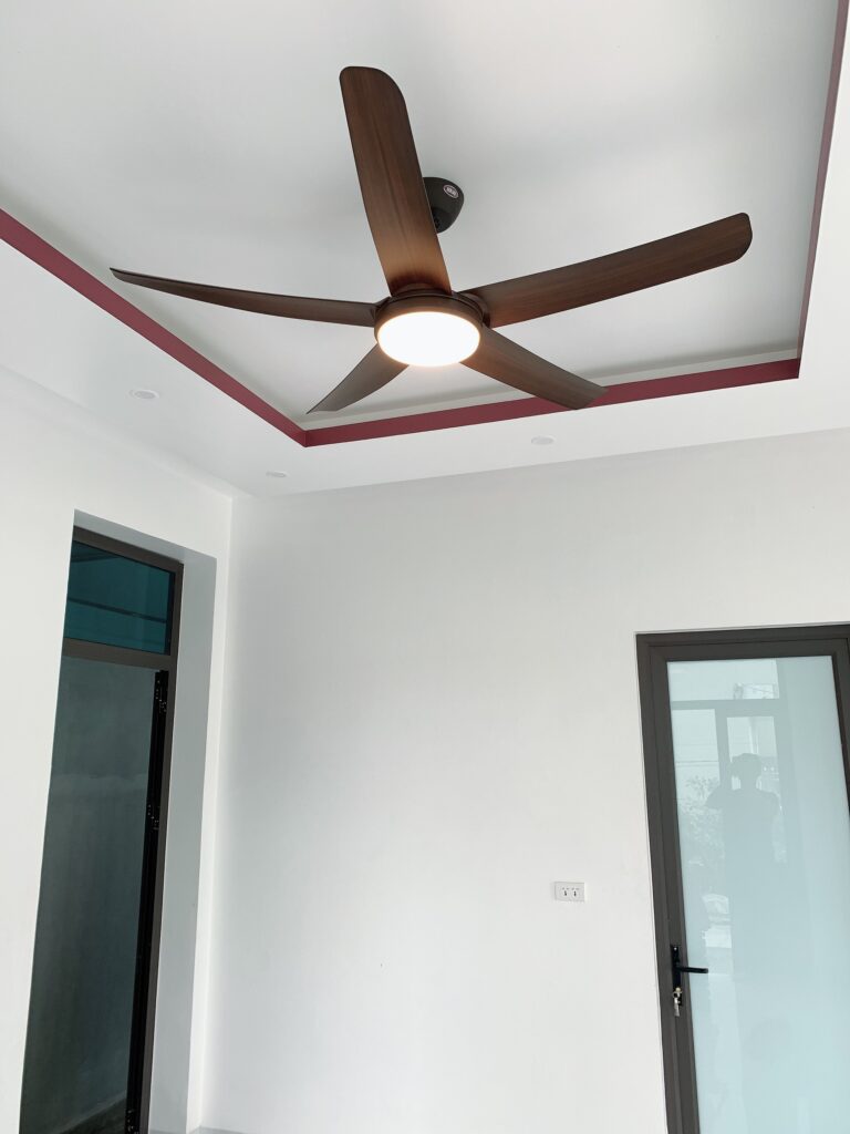 quat tran den hero nau