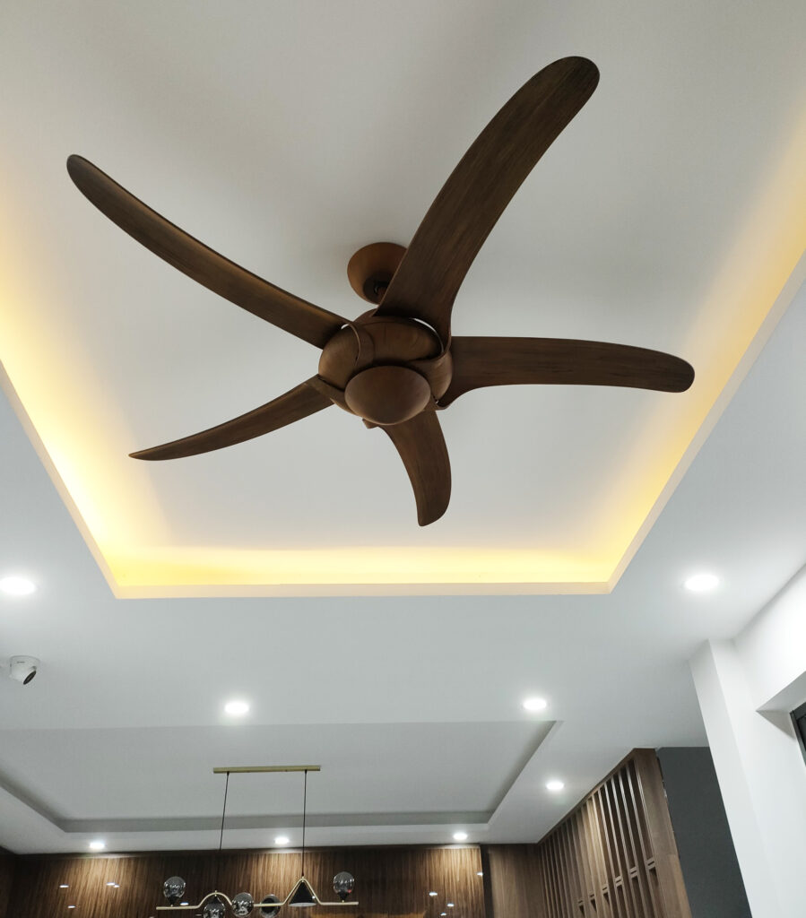 quat tran 5 canh mat nhat uragano quat tran 5 canh mat nhat uragano