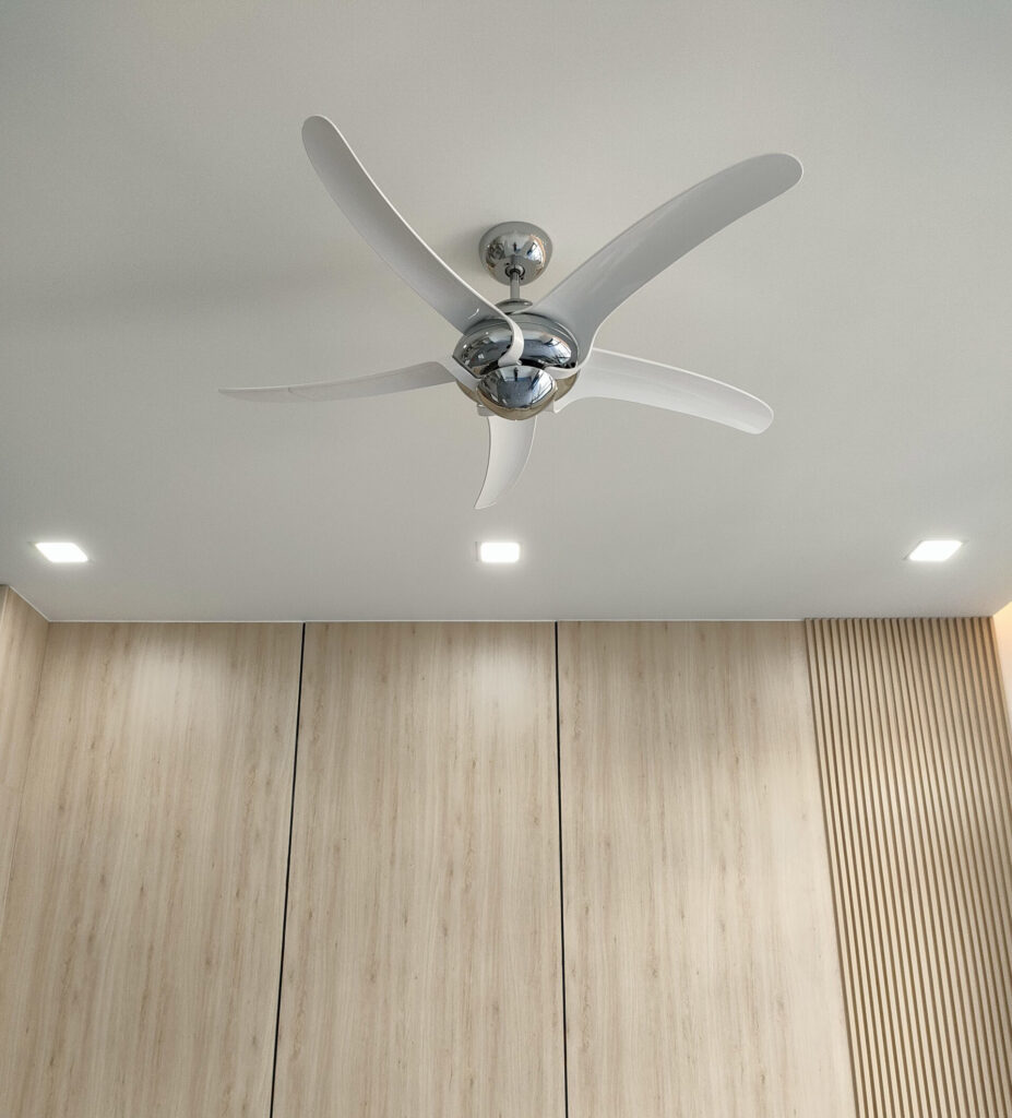 quat tran dep mat uragano 5canh quat tran dep mat uragano 5canh