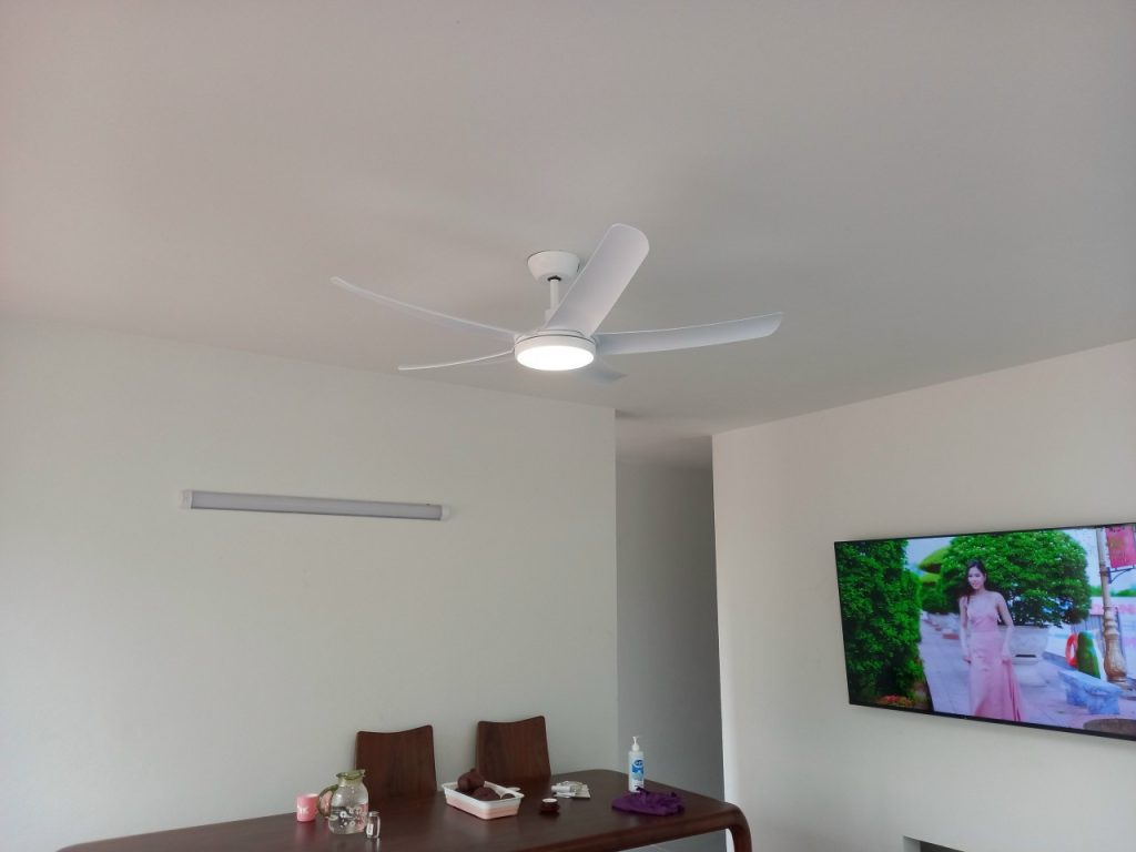 quat tran 5canh mau trang hero led1 quat tran 5canh mau trang hero led1