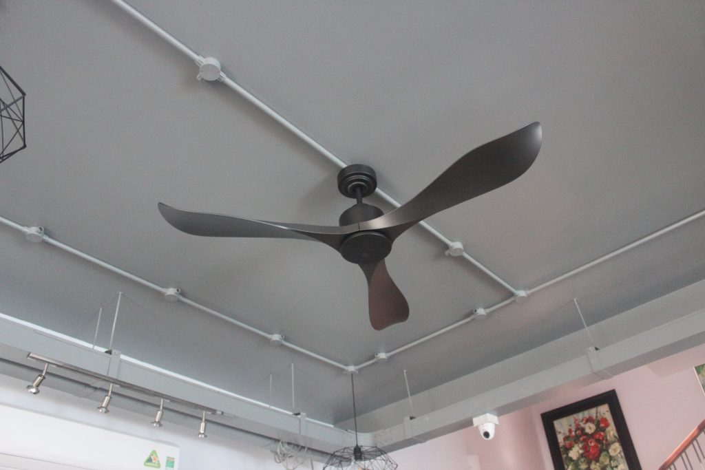 quat tran 3 canh sieu mat slice ghi1 scaled quat tran 3 canh sieu mat slice ghi1 scaled