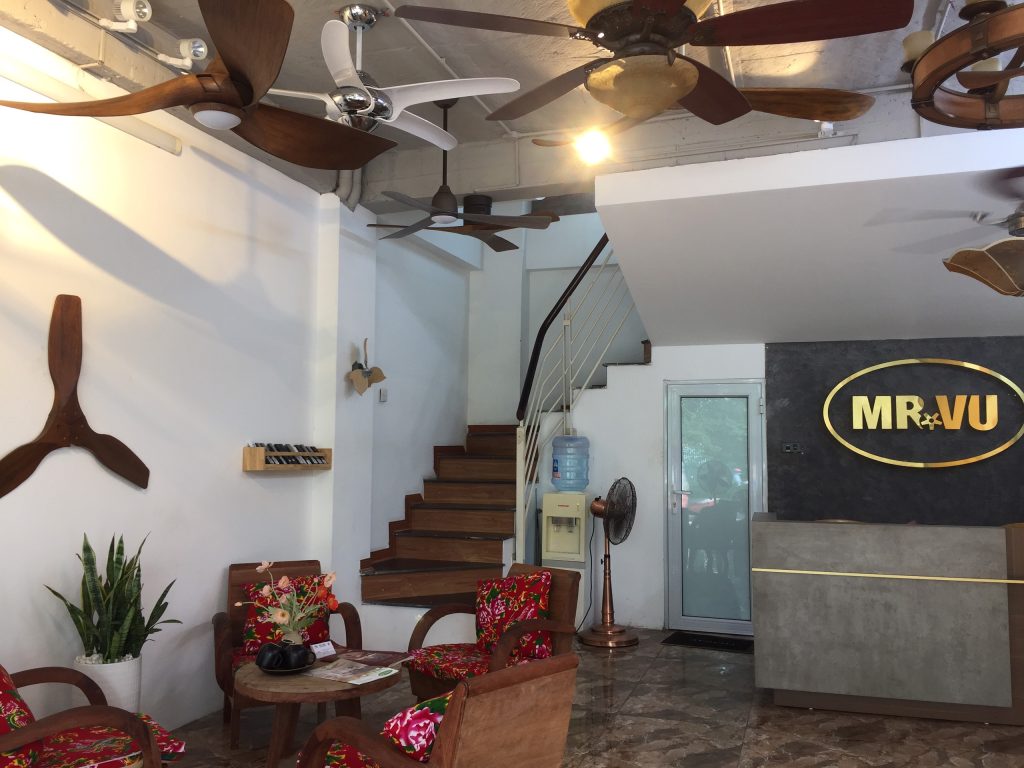 quat-tran-trang-tri-tai-ha-noi