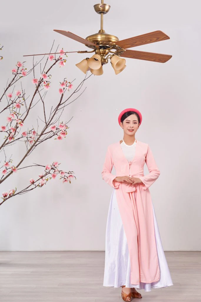quat tran lotus co den mau
