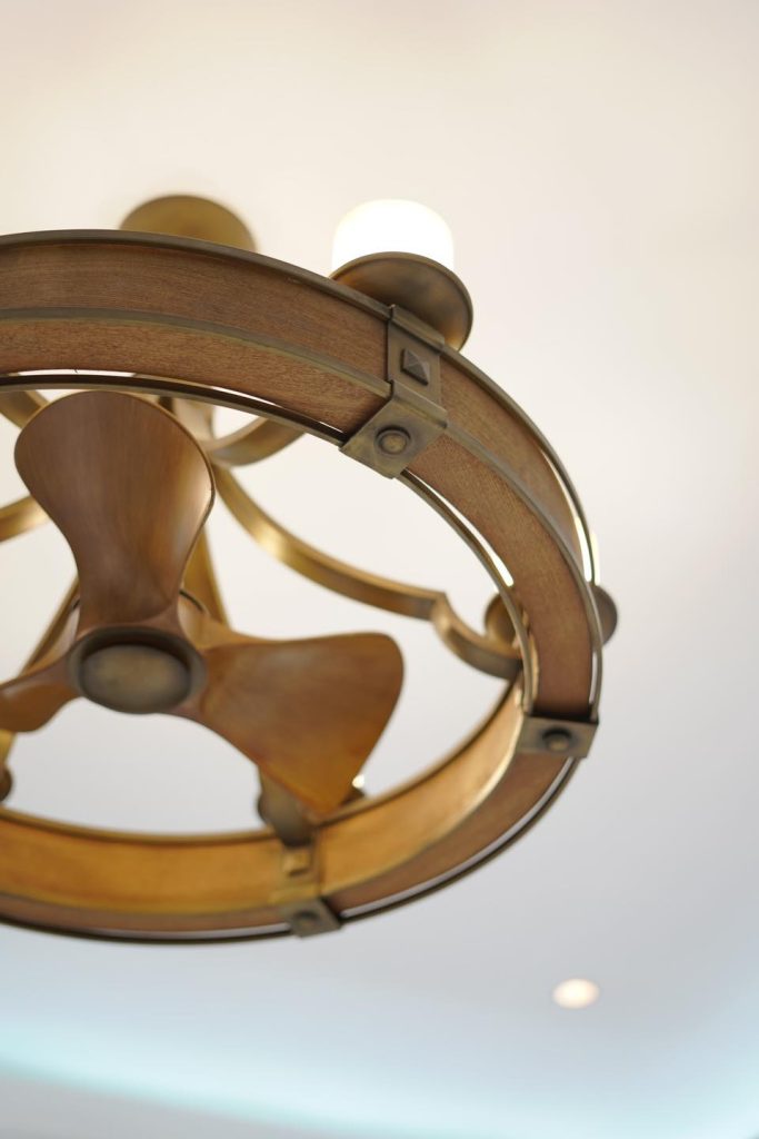 quat tran den chum dang cap candela quat tran den chum dang cap candela