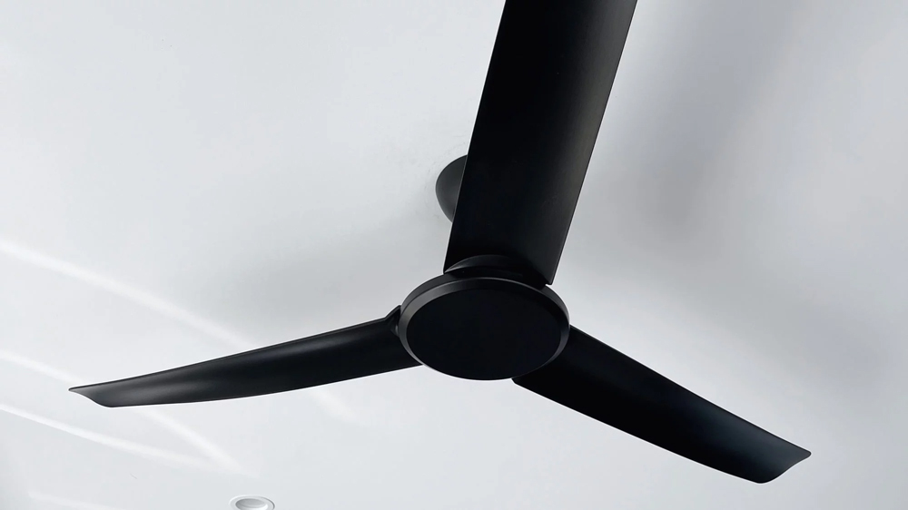 quạt trần 3 cánh màu đen