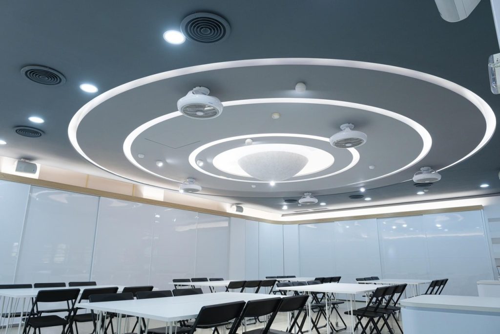 quat tran trong long aura3