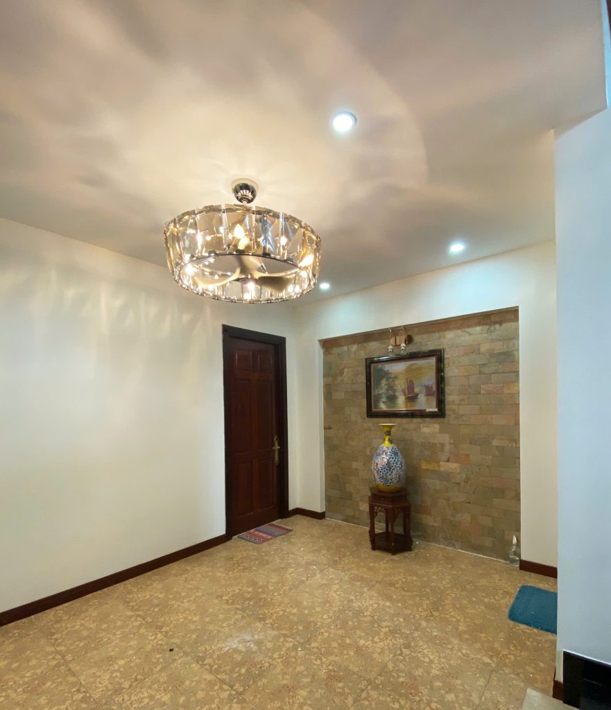 quat-den-chum-pha-le-crystal