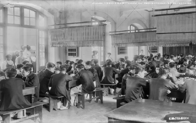 Chiec-quat-keo-trong-phong-an-cua-truong-Sarraut