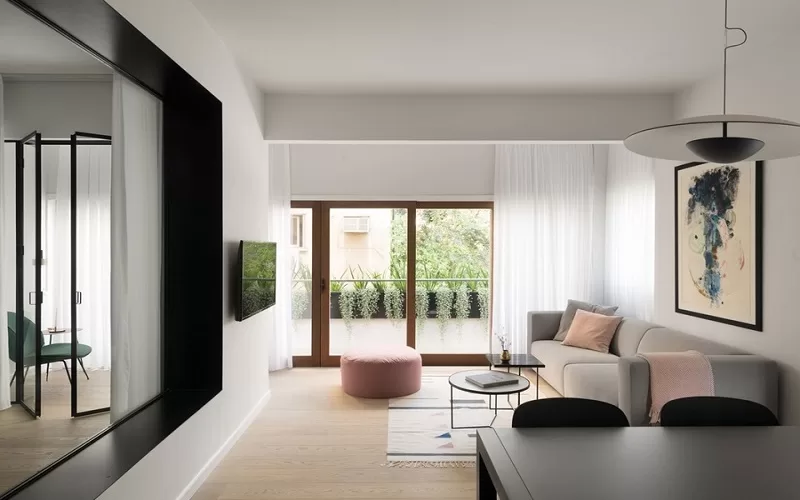 Mẫu rèm cửa phòng khách sang trọng âm trần voan mỏng