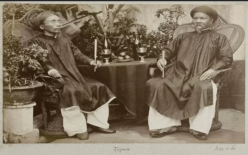 Nhung-chiec-quat-cam-tay-duoc-lam-tu-chat-lieu-tho-so