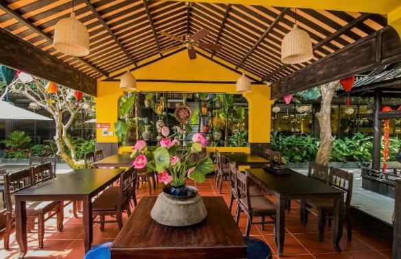 quat-mrvu-tai-nha-hang-hoa-thi-ngon