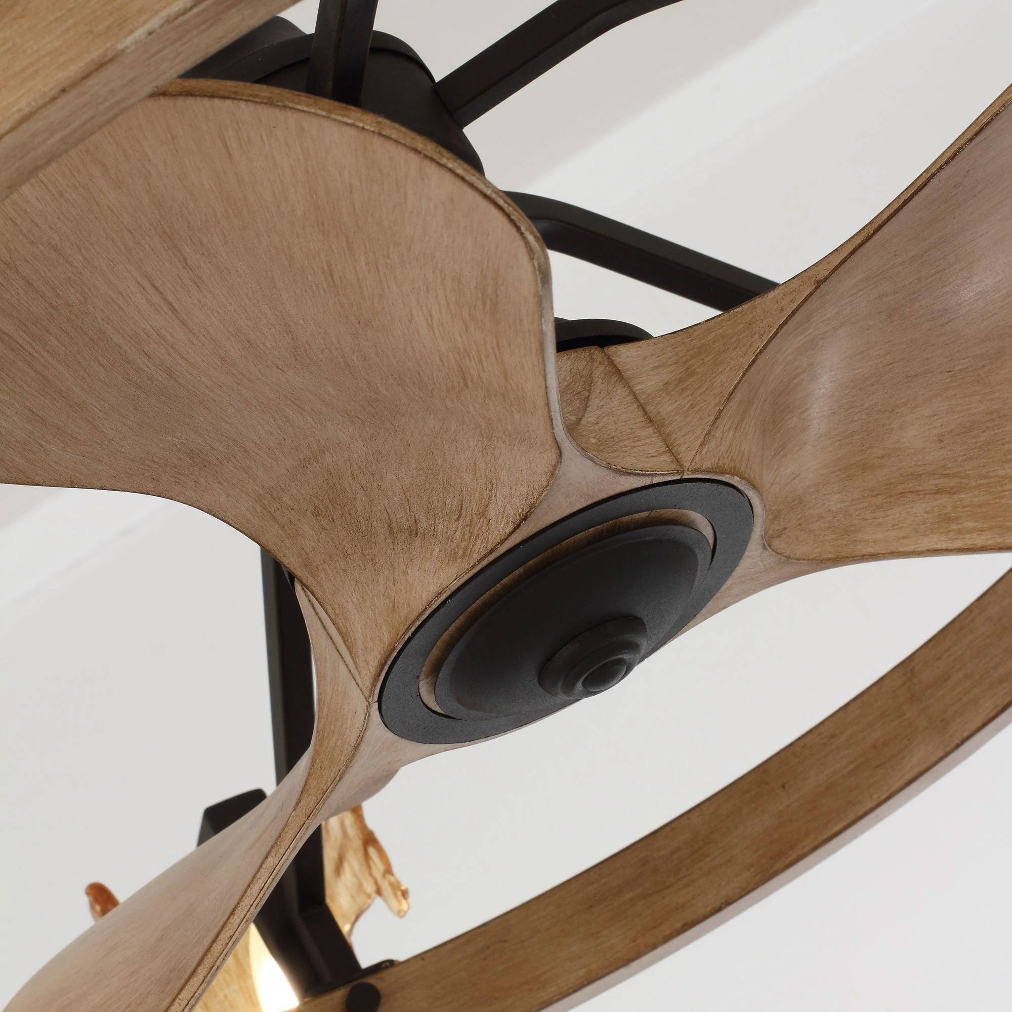 canh-quat-waa 3 cánh quạt WAA được làm bằng chất liệu PP cao cấp, Sơn bằng tay thủ công màu vân gỗ