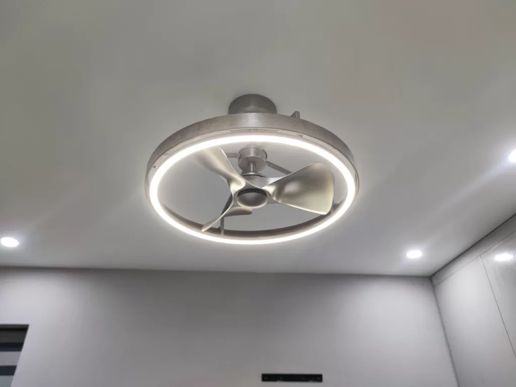 quat-tran-den-chum-dep-wheel