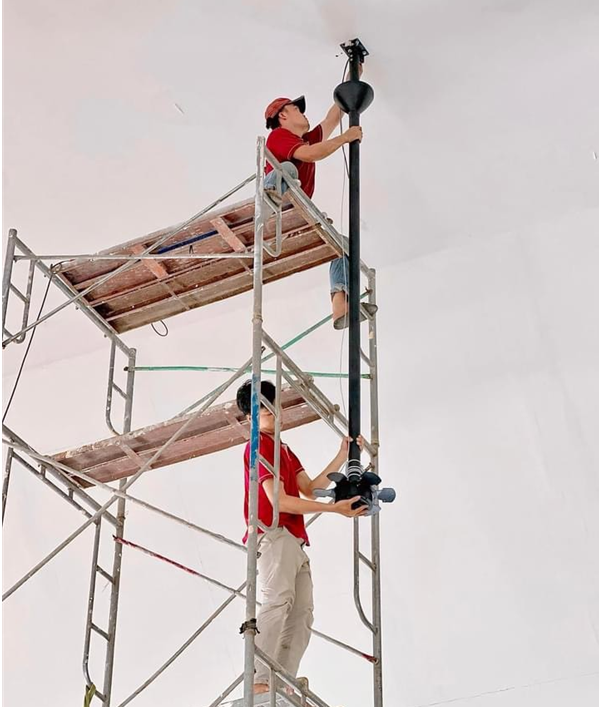 Hình ảnh đội ngũ kỹ thuật MR.VŨ đang thi công