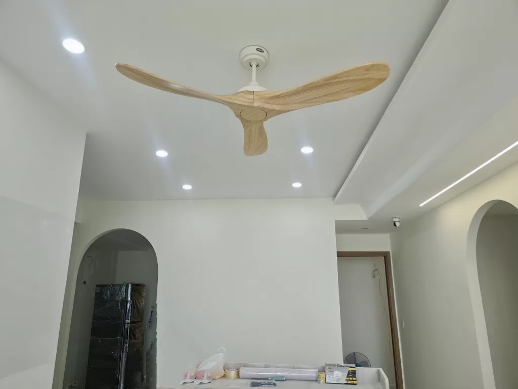 Quạt trần mới nhất 2024 TRENDY với 3 cánh gỗ nguyên khối Quạt trần mới nhất 2024 TRENDY với 3 cánh gỗ nguyên khối