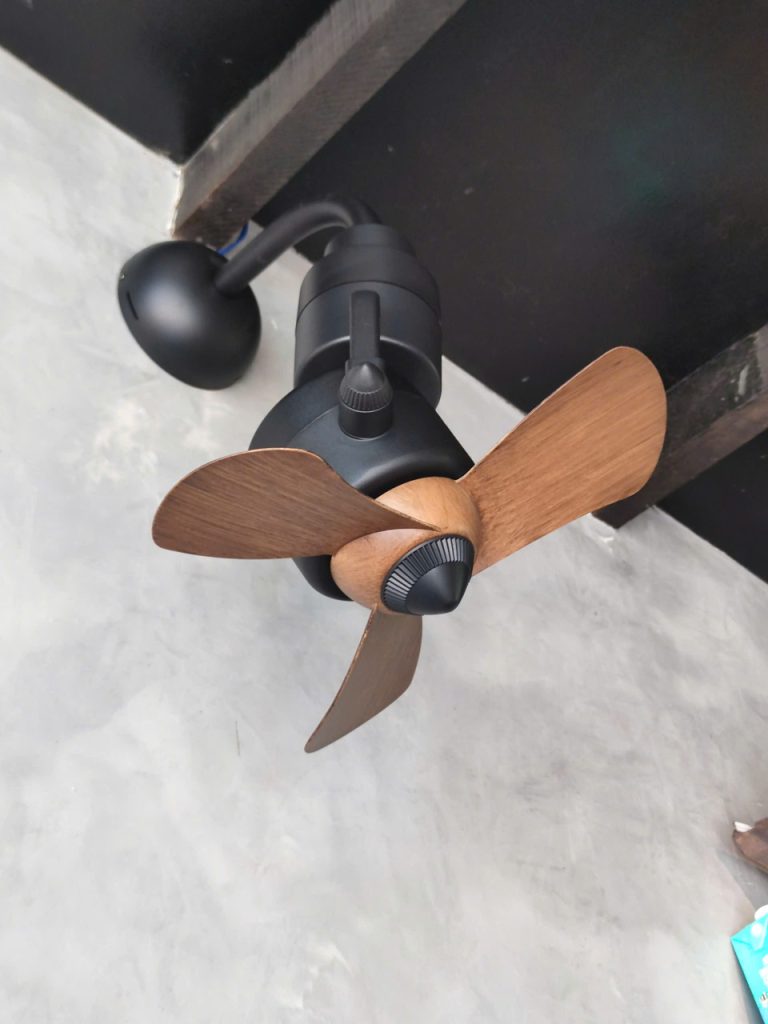 quat-treo-tuong-bon-wn Quạt treo tường nhỏ Bon