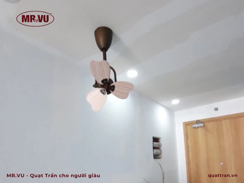 Quạt treo tường thông minh