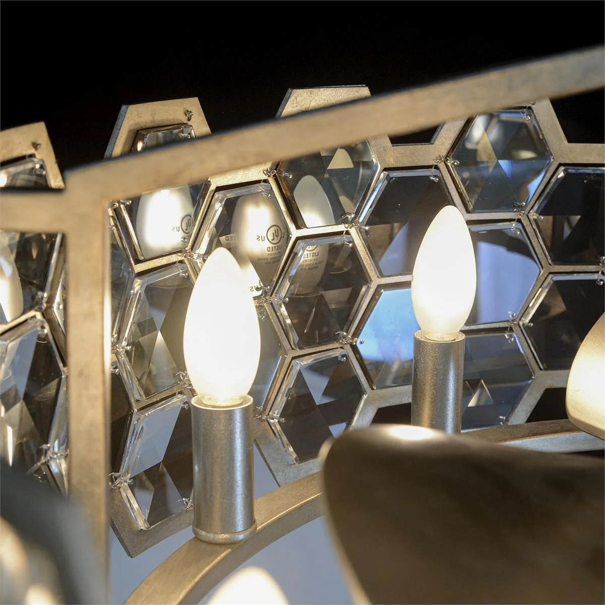 den-quat-royal Quạt được thắp sáng bằng các đèn led đui E14