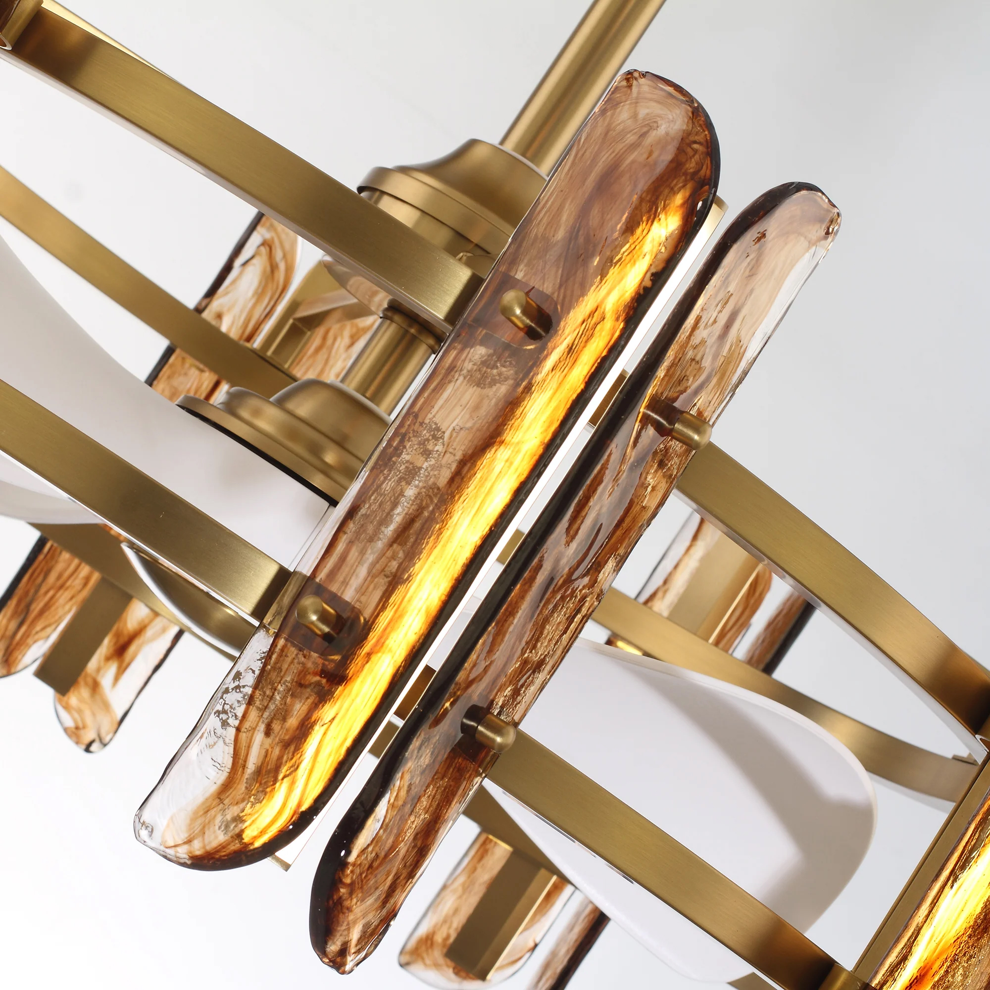 kinh-quat-glass-can Động cơ nhỏ gọn - BLDC tiết kiệm điện năng, vận hành êm ái