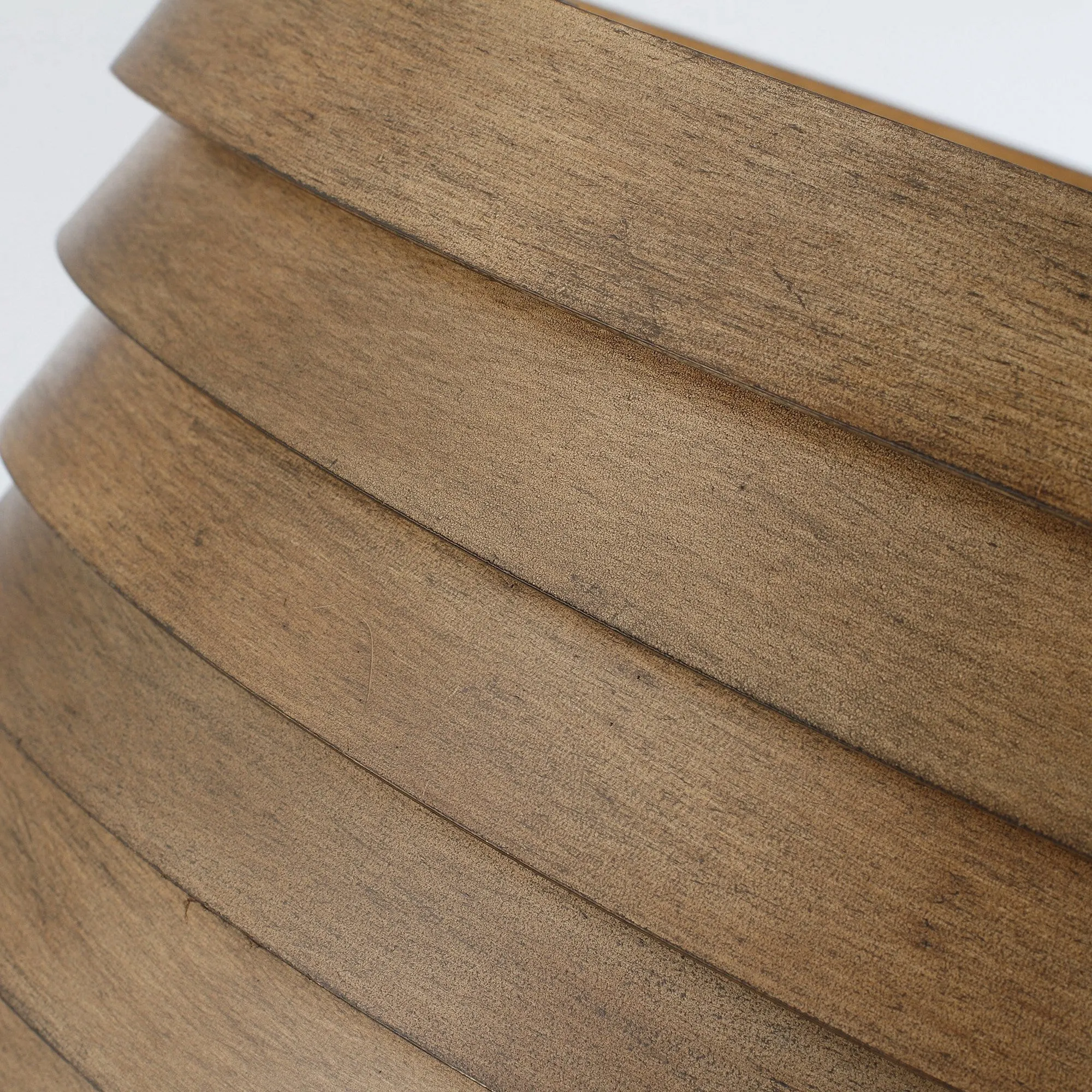 quạt lồng này Ganga có màu đen cát + lớp phủ veneer giả chuyển màu khắp thân quạt