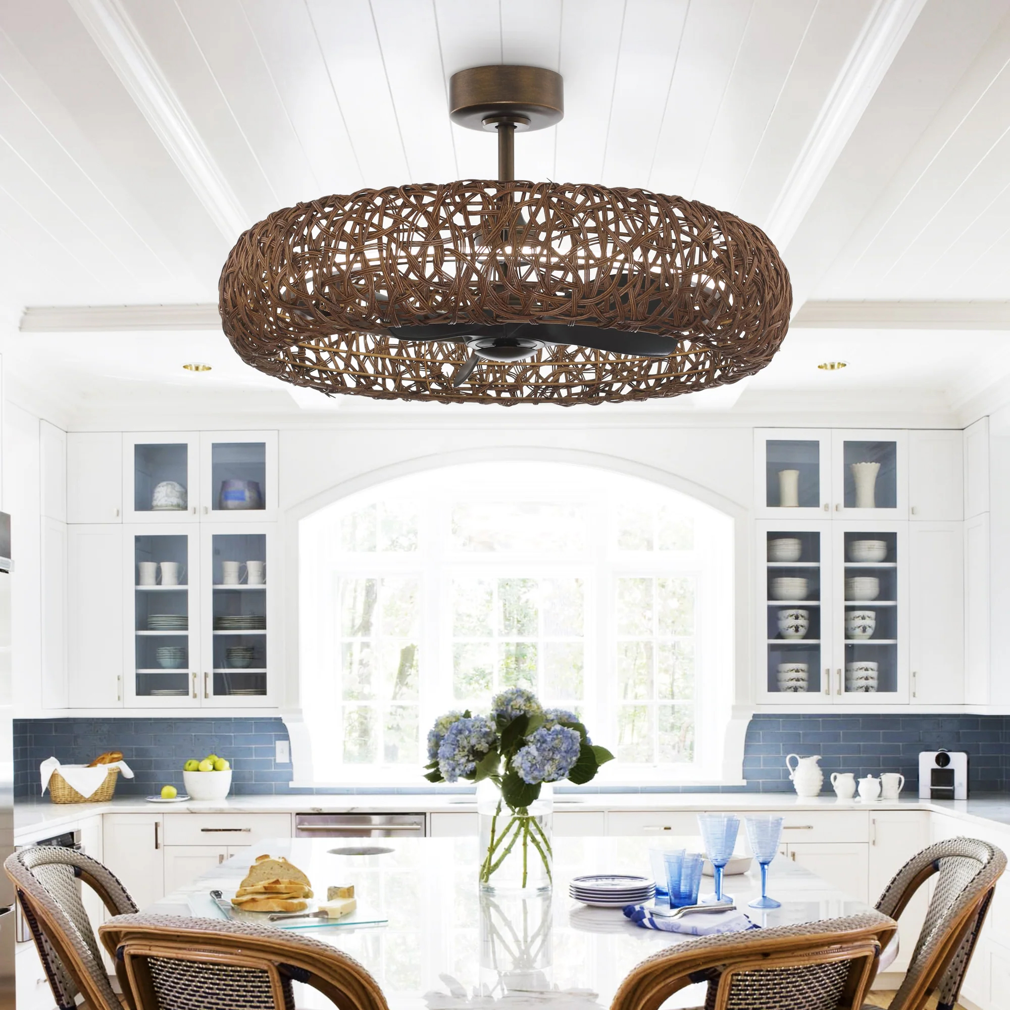 quat-tran-den-phong-khach-vicky Quạt trần đèn VICKY lý tưởng cho ai thích trang trí cùng đồ sofa Mây