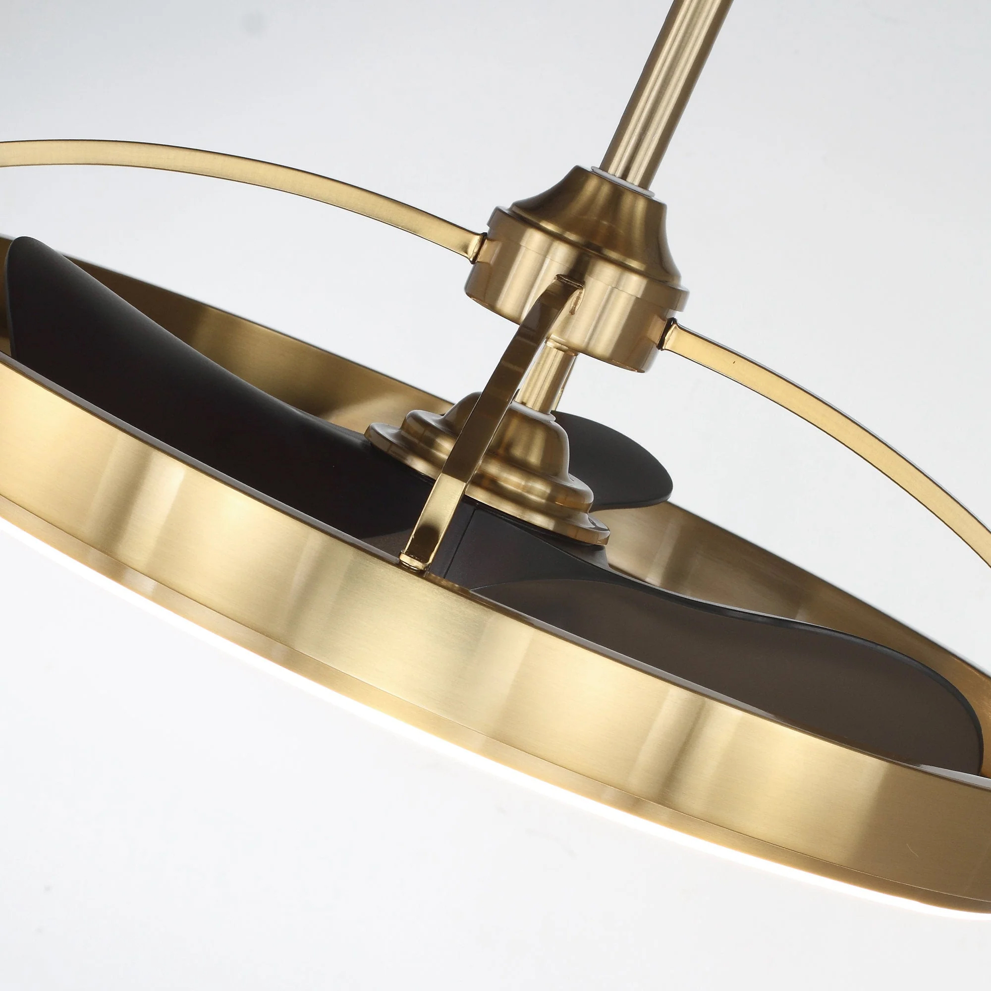 Quạt Wheel - Thiết kế đơn gian - sắc sảo - độc bản - Màu Gold sang trọng