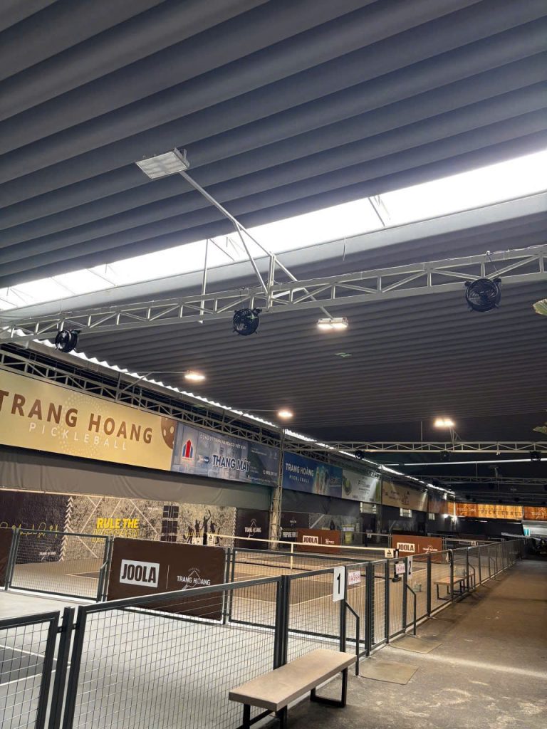 quat-lam-mat-cho-san-pickleball-KOSMO2