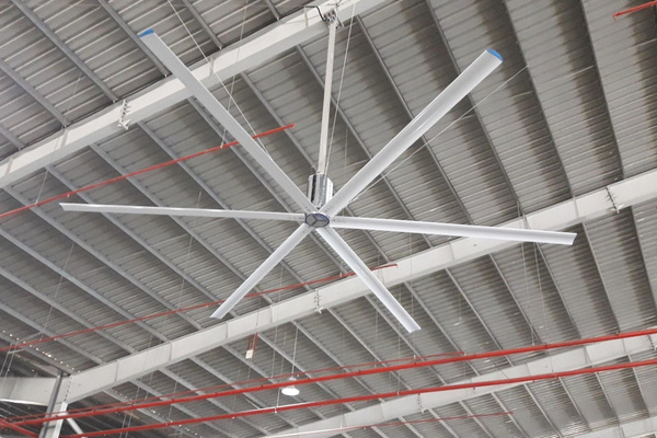 Quạt trần công nghiệp cánh dài là giải pháp làm mát vượt trội cho không gian rộng lớn